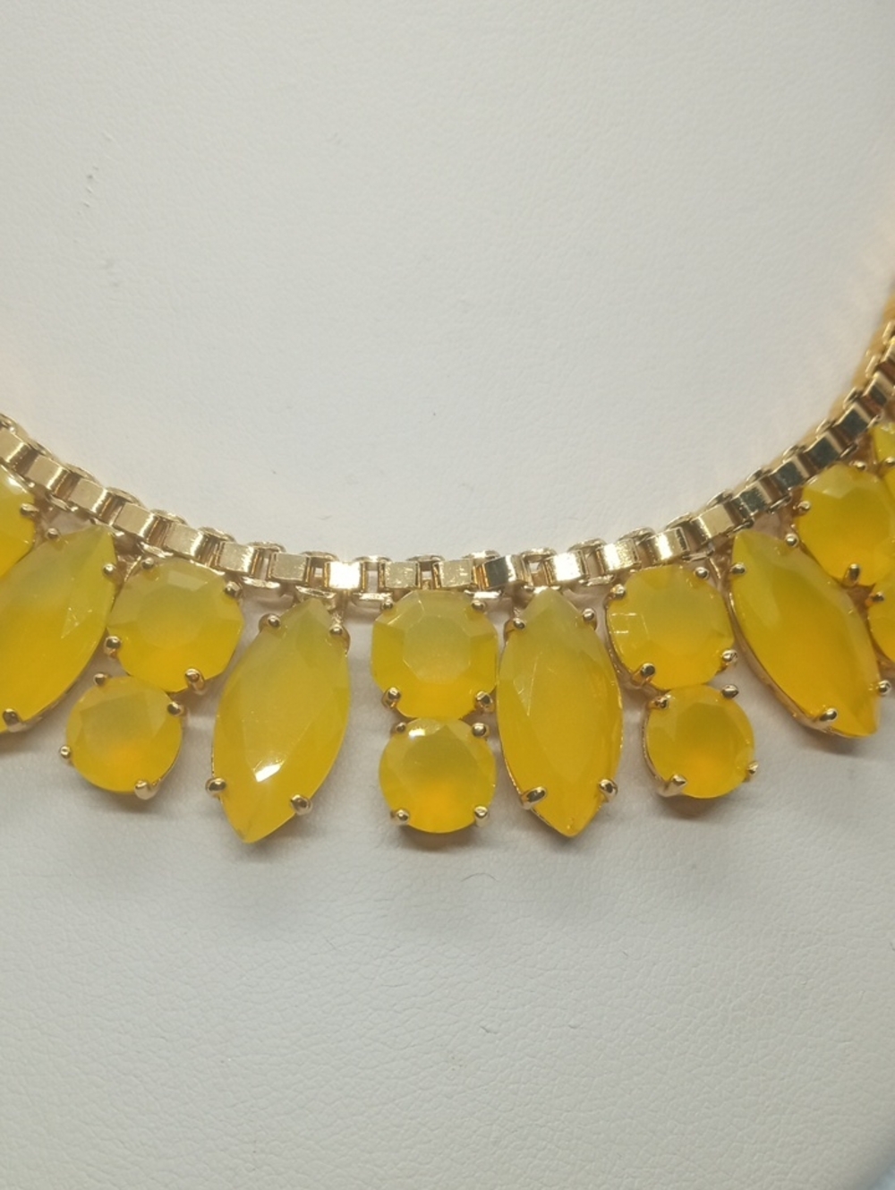 KATE SPADE MARQUE YELLOW DROP NECKLACE - Picture 3 of 8